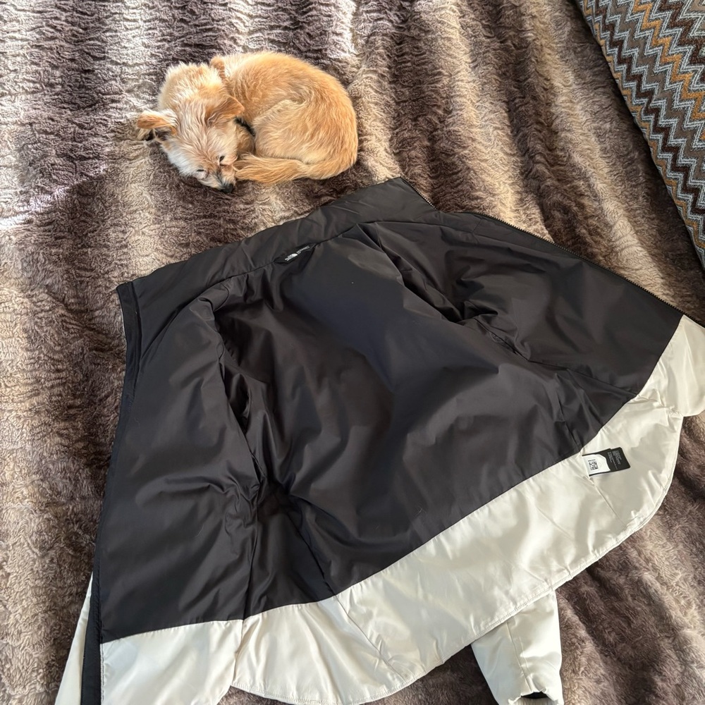 North Face puffer jacket - Picture 4 of 7